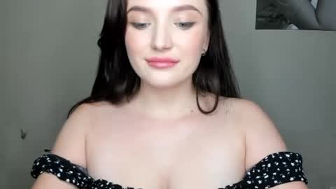 Snapshot of evaamillerr chatting on December 23, 9:40 pm Eva online show from December 23, 9:40 pm