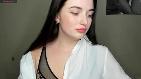 Snapshot of evaamillerr chatting on December 27, 10:37 pm Eva online show from December 27, 10:37 pm