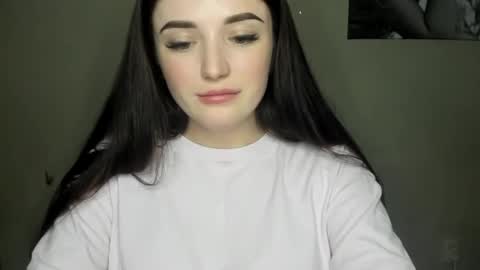 Snapshot of evaamillerr chatting on January 13, 9:42 pm Eva online show from January 13, 9:42 pm