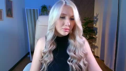 Eva  online show from April 19, 9:19 am