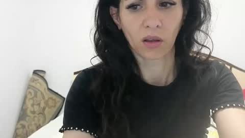 Snapshot of evacrisxxx chatting on June 6, 2:38 am hornycrissyyourlove online show from June 6, 2:38 am