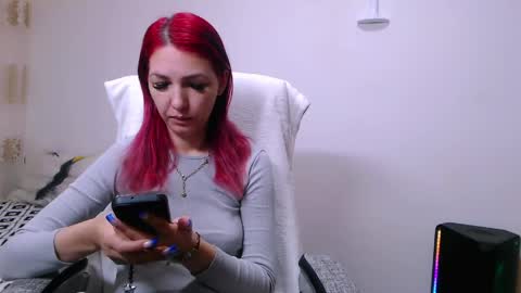 Snapshot of evadesireone chatting on May 12, 9:06 am EvadesireONE online show from May 12, 9:06 am