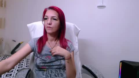 Snapshot of evadesireone chatting on June 2, 7:16 pm EvadesireONE online show from June 2, 7:16 pm