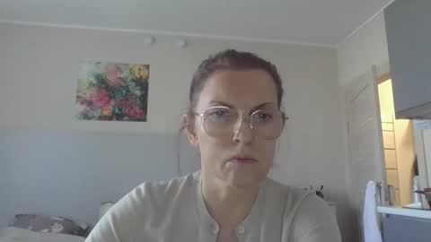 evaglad online show from October 3, 5:37 am