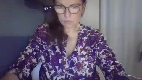 evaglad online show from October 8, 2:36 pm