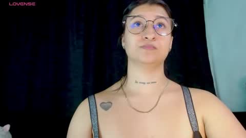 Snapshot of evah_lee chatting on July 14, 3:33 am Evah Lee online show from July 14, 3:33 am