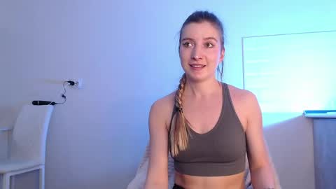 Snapshot of evahailey_ chatting on April 29, 3:54 am Eva online show from April 29, 3:54 am