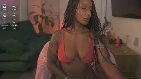 evajacksss_ online show from June 22, 7:55 pm