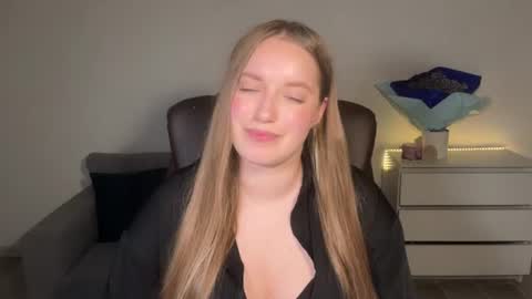 Snapshot of evajuly chatting on June 19, 8:34 pm Eva online show from June 19, 8:34 pm