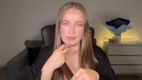 Snapshot of evajuly chatting on June 21, 9:17 pm Eva online show from June 21, 9:17 pm