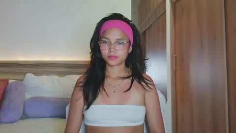 Snapshot of evalune_ chatting on June 15, 10:12 pm . online show from June 15, 10:12 pm