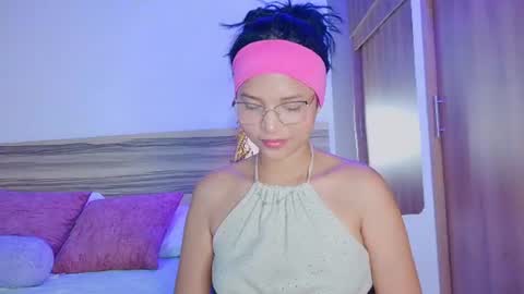 Snapshot of evalune_ chatting on July 11, 5:43 am . online show from July 11, 5:43 am