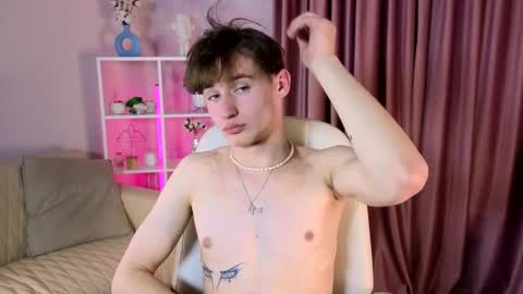 Snapshot of evan__joy chatting on March 2, 8:48 pm Evan online show from March 2, 8:48 pm