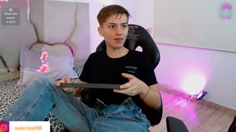 evan_tay online show from March 8, 3:10 am