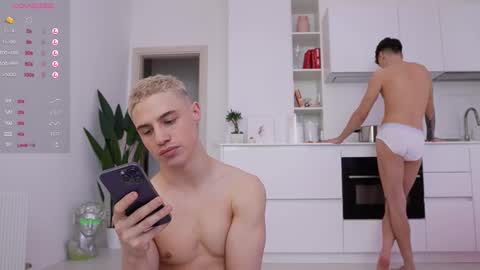 evan_white_ online show from February 12, 10:35 am