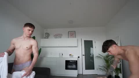 Snapshot of evan_white_ chatting on May 31, 9:05 am evan_white_ online show from May 31, 9:05 am