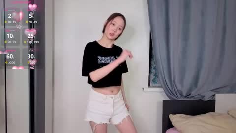 Snapshot of evangelinakovacevic chatting on June 5, 4:13 pm Hello im Lia online show from June 5, 4:13 pm