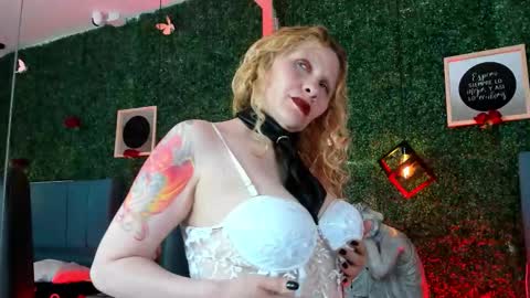  Evangelyne  online show from February 17, 8:04 pm