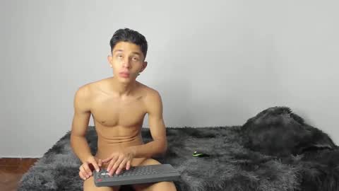 Snapshot of evans_collins24 chatting on December 19, 7:29 am Evans collins24 online show from December 19, 7:29 am