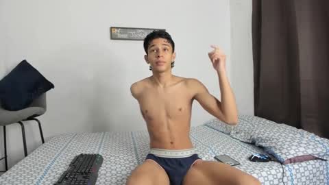 Snapshot of evans_collins24 chatting on February 28, 7:35 pm Evans collins24 online show from February 28, 7:35 pm