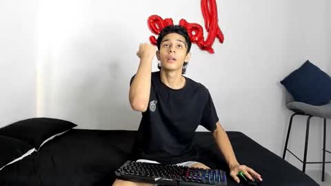 Snapshot of evans_collins24 chatting on October 18, 8:53 pm Evans collins24 online show from October 18, 8:53 pm