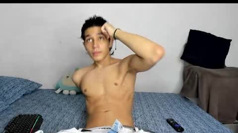 Snapshot of evans_collins24 chatting on April 1, 11:13 pm Evans collins24 online show from April 1, 11:13 pm