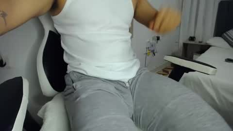 Snapshot of evans_king chatting on December 30, 2:53 am Evan online show from December 30, 2:53 am