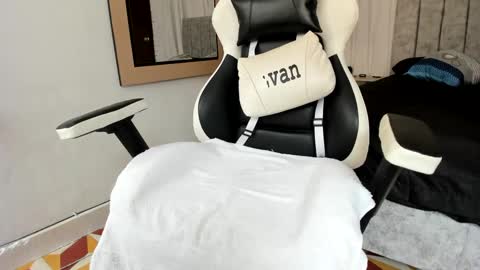 Snapshot of evans_king chatting on March 12, 7:17 pm Evan online show from March 12, 7:17 pm