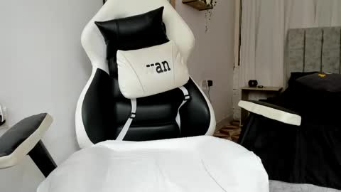 Snapshot of evans_king chatting on September 27, 2:11 pm Evan online show from September 27, 2:11 pm