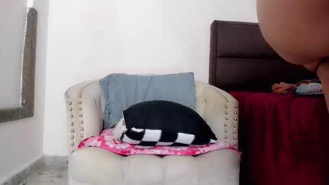 evansfenty online show from April 13, 1:00 am