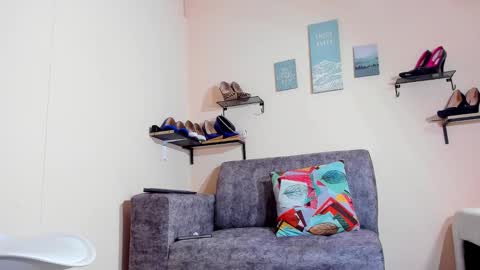 evapalmer_1 online show from February 5, 9:47 am