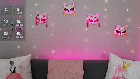 Snapshot of evarey_ chatting on June 22, 4:31 am Adelina online show from June 22, 4:31 am