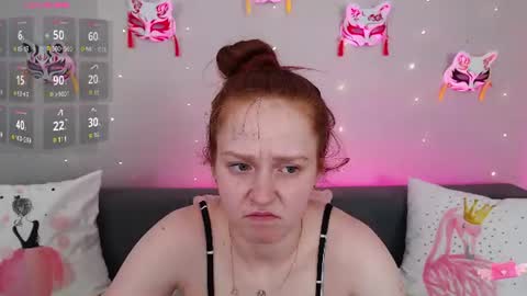Snapshot of evarey_ chatting on June 23, 5:05 am Adelina online show from June 23, 5:05 am