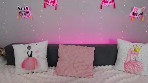 Snapshot of evarey_ chatting on July 8, 4:39 am Adelina online show from July 8, 4:39 am