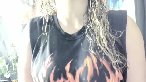 Snapshot of evasaenz21 chatting on June 3, 1:25 pm evasaenz online show from June 3, 1:25 pm
