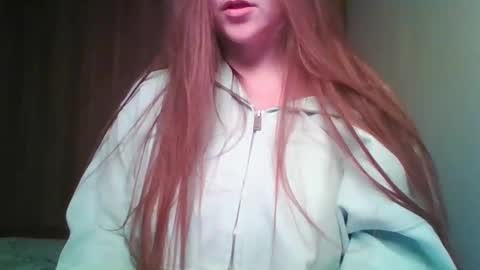 evasapples2026 online show from April 21, 7:50 pm