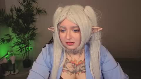 Snapshot of evathewitcher chatting on June 19, 9:24 am EvaTheWitcher online show from June 19, 9:24 am