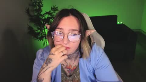 Snapshot of evathewitcher chatting on June 22, 2:02 am EvaTheWitcher online show from June 22, 2:02 am