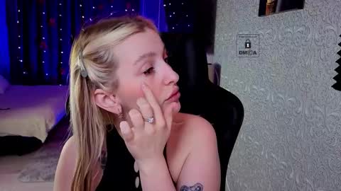 evavibe online show from February 9, 6:12 pm