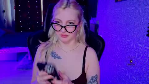 evavibe online show from March 25, 6:52 am