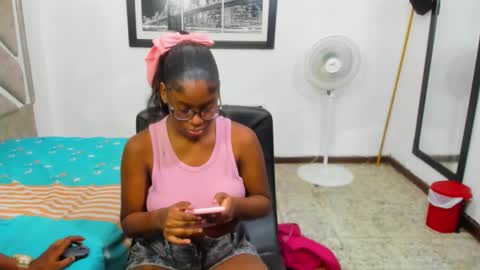 Eva And Emmanuel online show from February 13, 1:51 pm