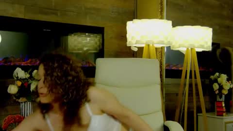 EveHamilton online show from February 11, 9:25 pm