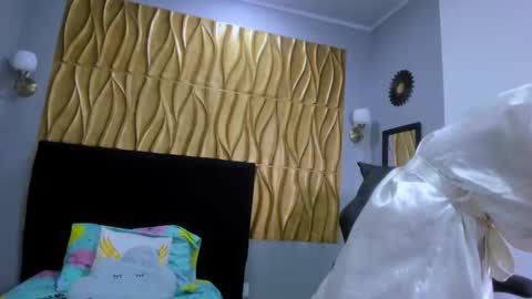 Evelin online show from November 28, 3:25 pm