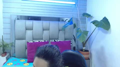 Snapshot of evelin_zaens chatting on April 21, 4:08 am evelin zaens online show from April 21, 4:08 am