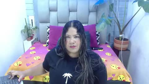 Snapshot of evelin_zaens chatting on April 23, 3:41 am evelin zaens online show from April 23, 3:41 am