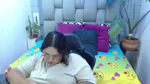 Snapshot of evelin_zaens chatting on April 24, 4:59 am evelin zaens online show from April 24, 4:59 am