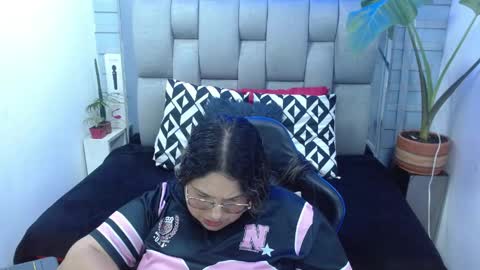 Snapshot of evelin_zaens chatting on April 29, 5:11 am evelin zaens online show from April 29, 5:11 am