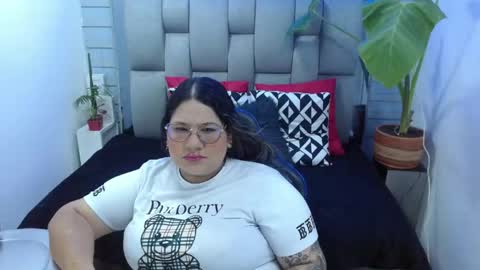 Snapshot of evelin_zaens chatting on May 6, 4:19 am evelin zaens online show from May 6, 4:19 am