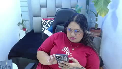 Snapshot of evelin_zaens chatting on May 9, 3:56 am evelin zaens online show from May 9, 3:56 am
