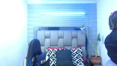 Snapshot of evelin_zaens chatting on June 2, 3:52 am evelin zaens online show from June 2, 3:52 am